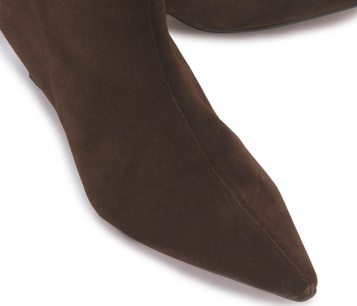Stiefel Dunkelbraun Rauhleder Kitten-Heel – Detail Schaft oben