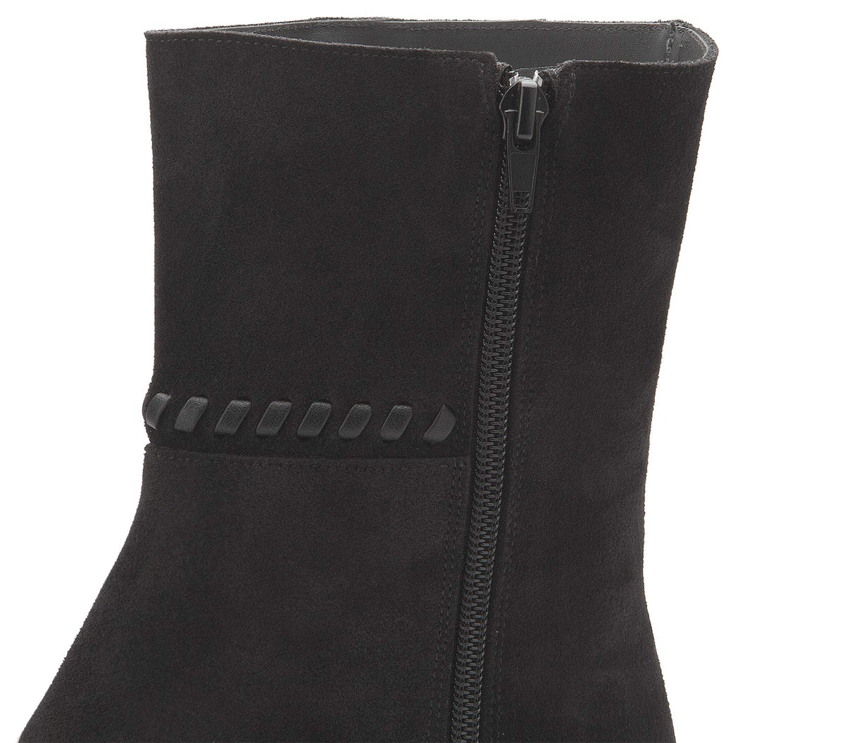 Stiefelette Schwarz Rauhleder Flechtdetail – Detail Absatz