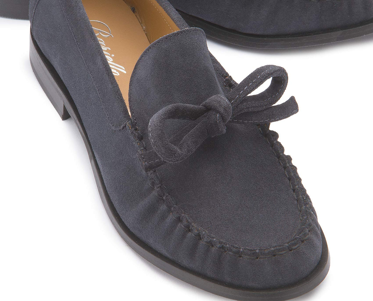 Loafer in Blau Rauhleder mit Schleife – Seitenansicht