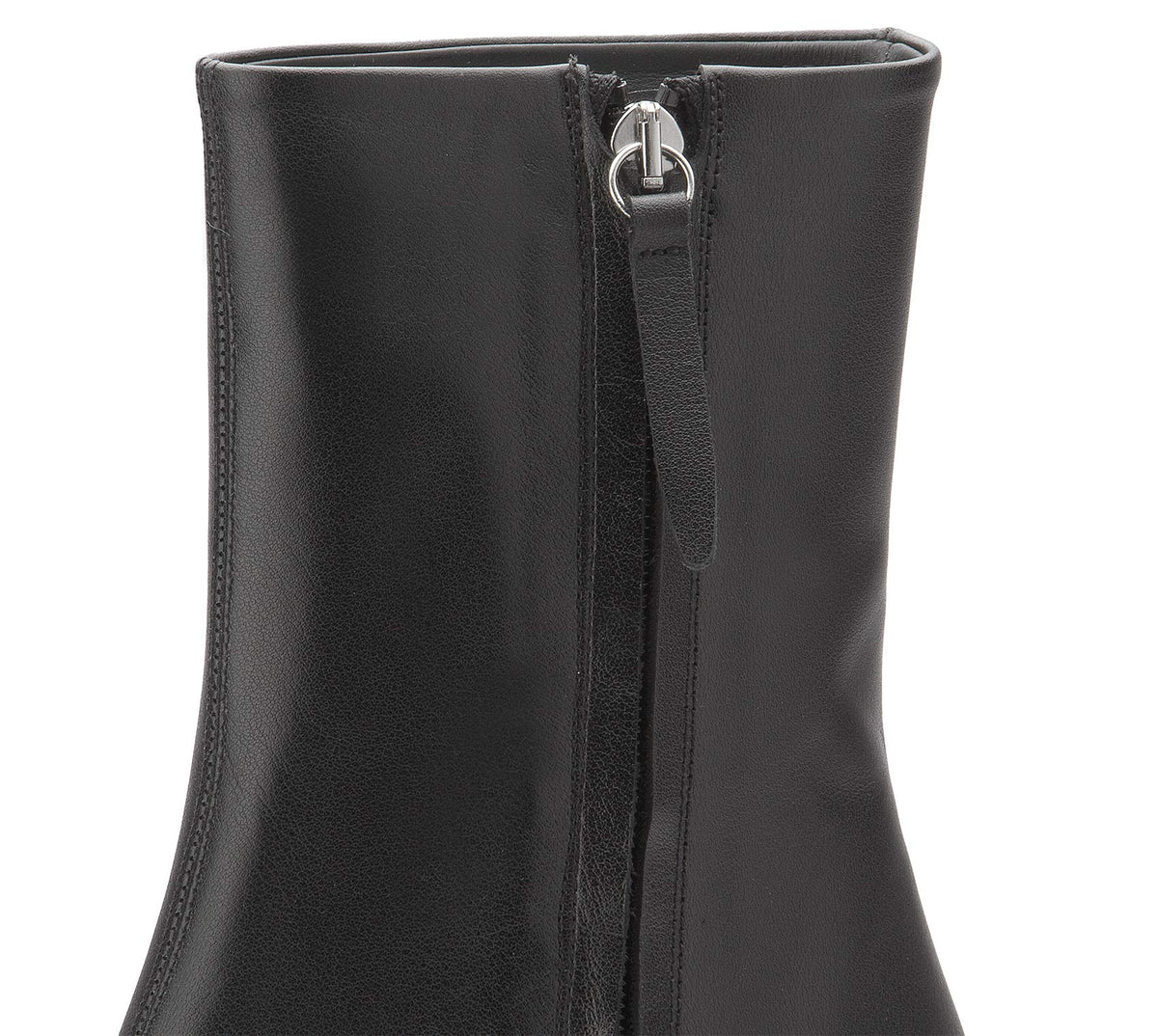 Stiefelette in Schwarz Leder mit Blockabsatz – Detail Spitze