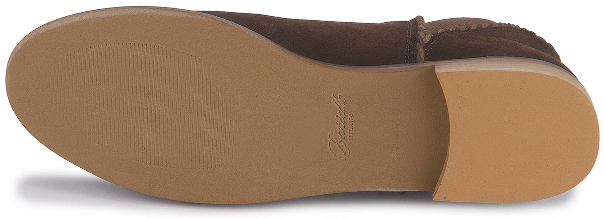 Stiefeletten in Dunkelbraun Rauhleder mit Flechtbesatz, Sohlenansicht, Artikel 2609-26