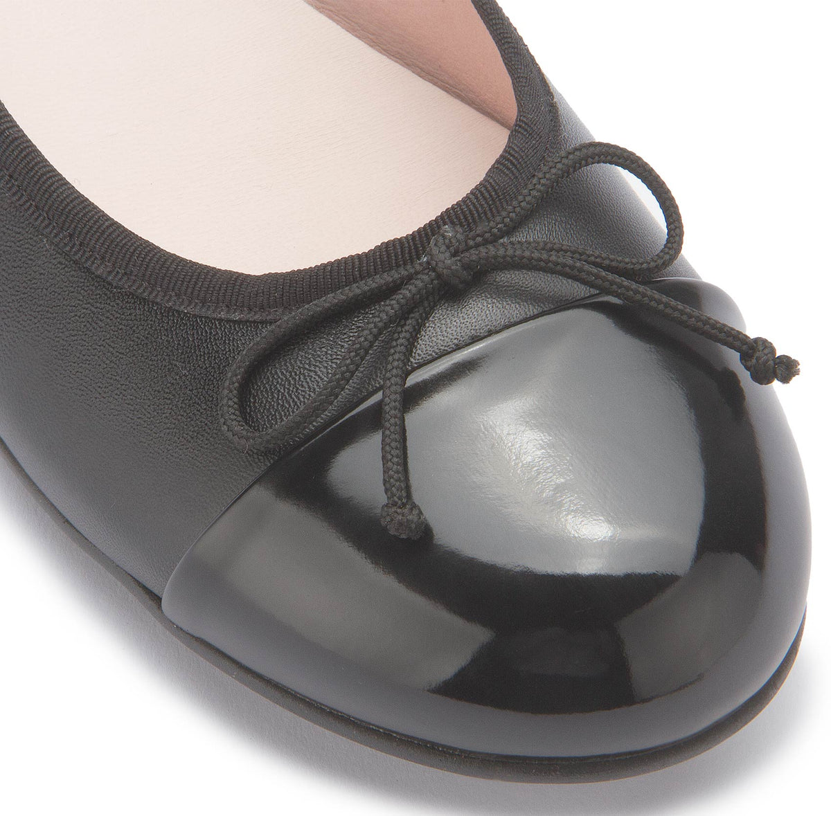 Detailansicht des schwarzen Ballerinas 2705-15