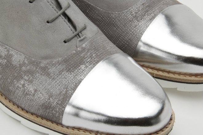 Schuhe mit Metallic-Effekt