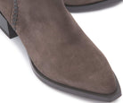 Stiefel in Taupe Rauhleder – Detail