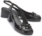 Schwarze Slingpumps in Lackoptik mit Blockabsatz, Paaransicht