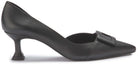 Schwarzer Pumps in der Seitenansicht