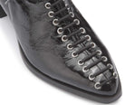 Schnürstiefelette in Schwarz Lackleder – Detail Schnürung Spitze
