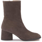 Stiefelette in Taupe Rauhleder mit Blockabsatz – Seitenansicht