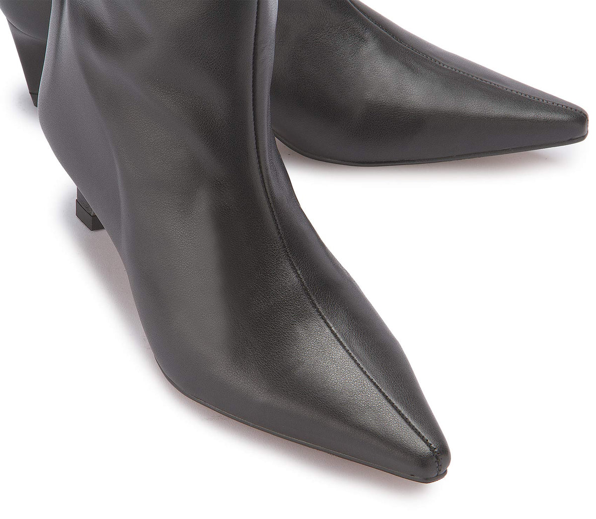 Spitze Schuhform mit Naht auf dem Vorderblatt