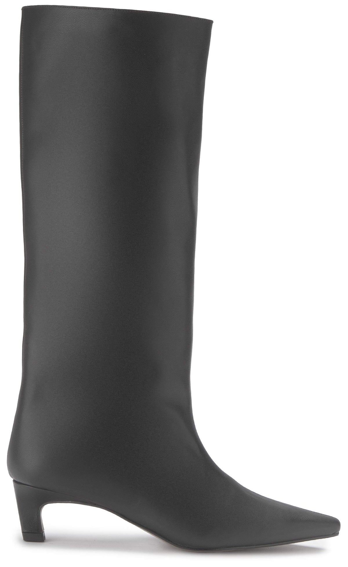 Schwarzer Stiefel mit spitzer Form in der Seitenansicht