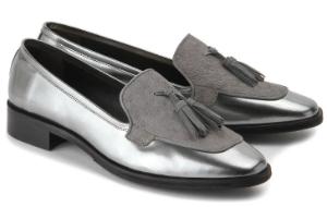 Uebergroessen Slipper Leder Fell schimmernde Metallic-Optik Silber