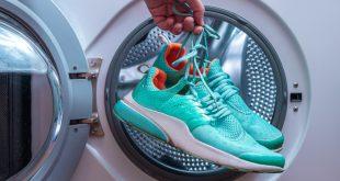 Türkise Schuhe in der Waschmaschine waschen