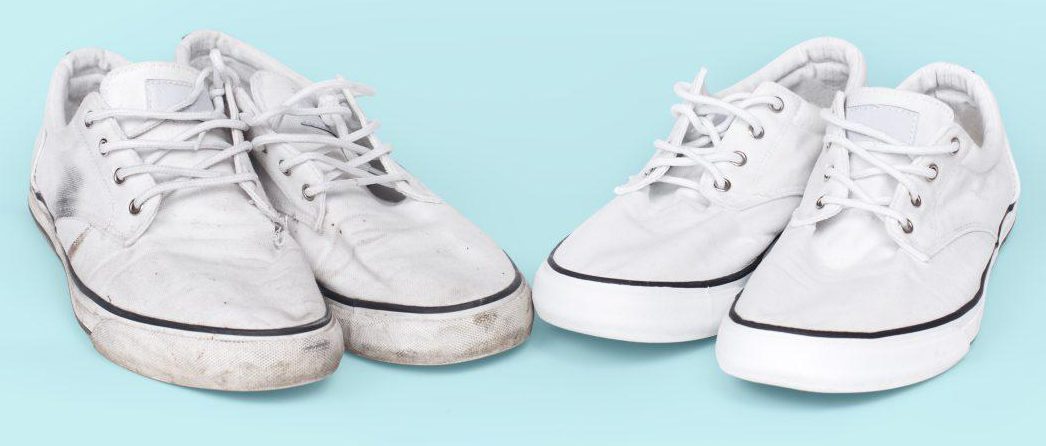 Zwei Paar Schuhe auf türkisenem Hintergrund. Das linke Paar ist verschmutzt, das rechte sauber - Dürfen Stoffschuhe in die Waschmaschine?