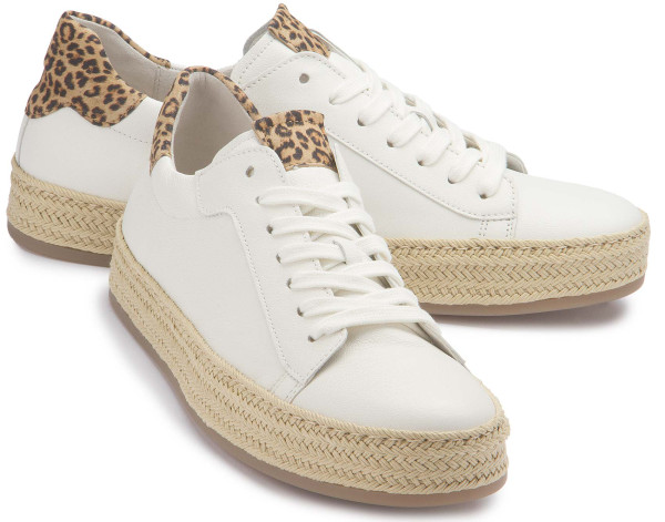 Oversized sneaker: 3052-15