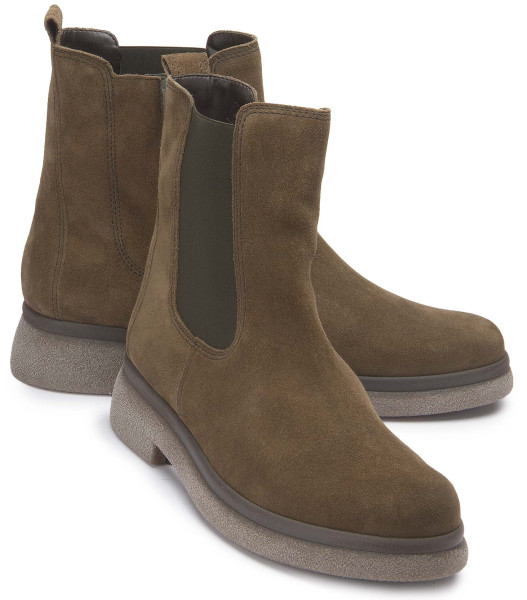 Chelsea boot in plus sizes: 3232-25