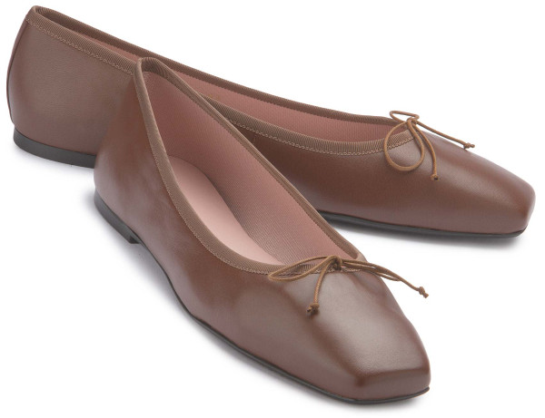 Pretty ballerina in plus sizes: 1019-25