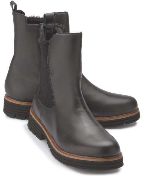 Chelsea boot in plus sizes: 3614-25