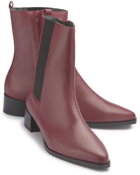 Chelsea boot in plus sizes: 2166-25