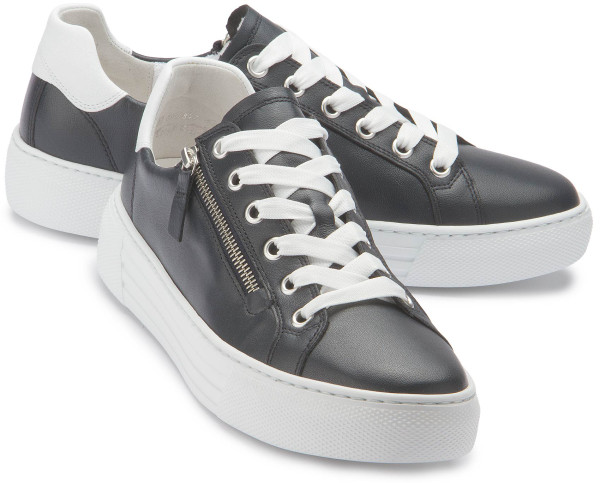 Oversized sneakers: 3066-15