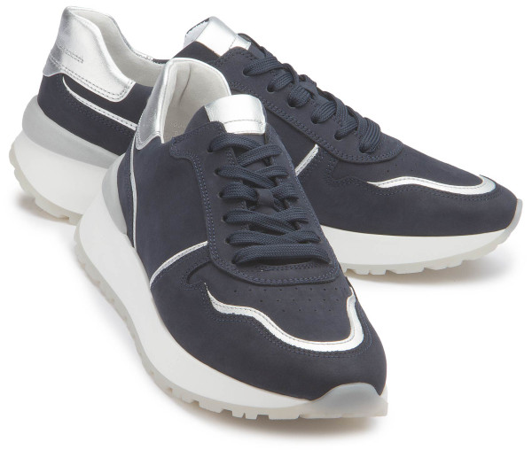 Oversized sneaker: 3059-15